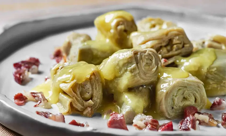 Plate of artichokes braised Montillana-style with white wine and aromatic herbs