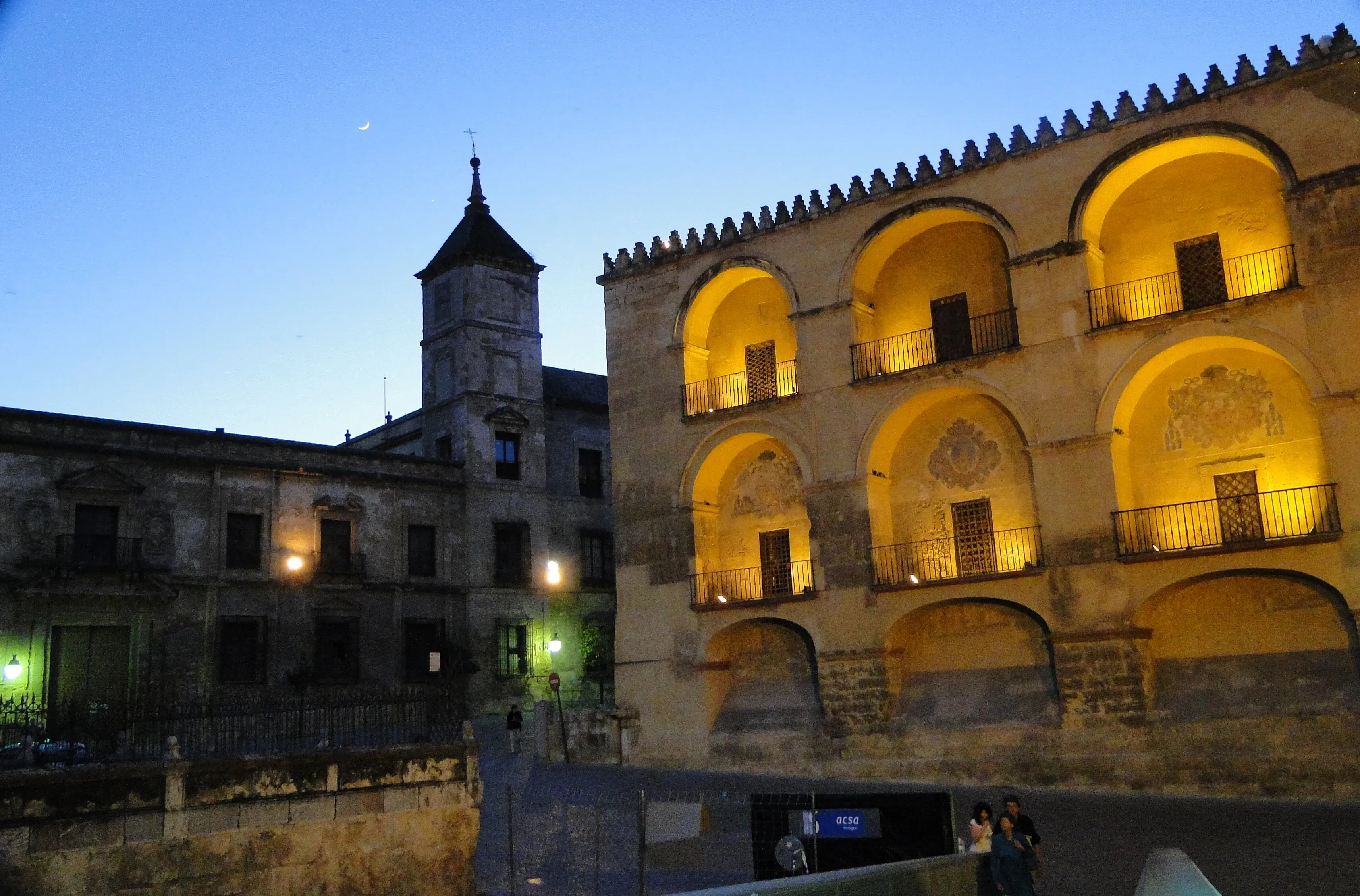 Córdoba illuminated at night with the Mezquita in the background