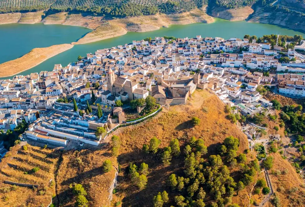 Iznájar reservoir and white village, Andalusia's largest lake