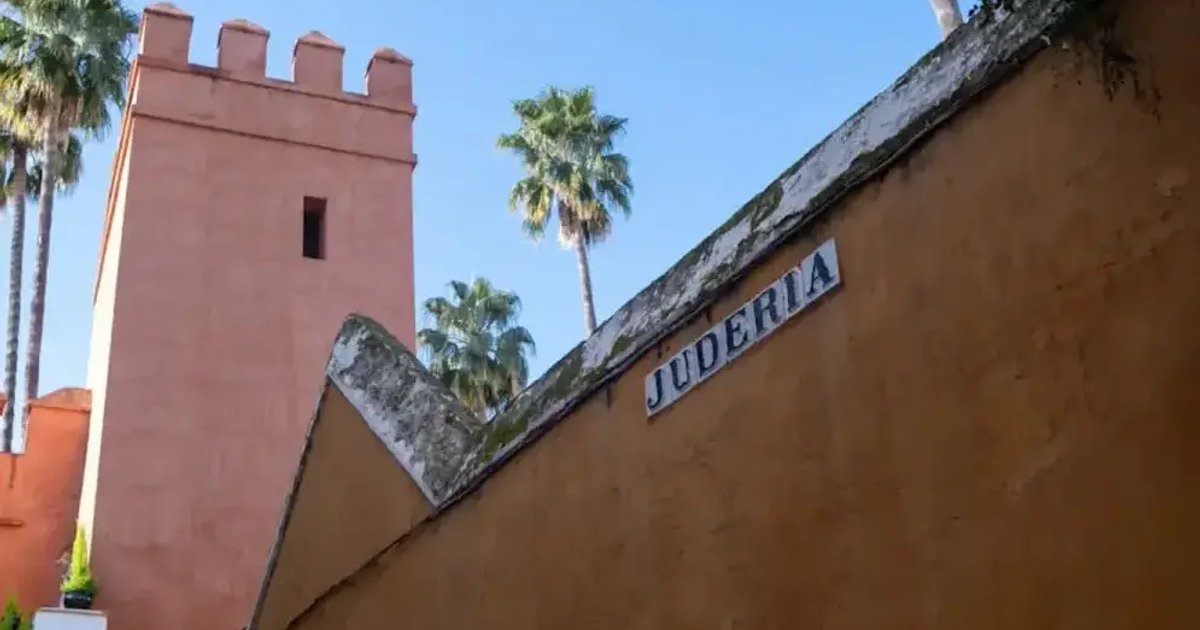 Jewish Quarter and Mosque-Cathedral Guided Tour